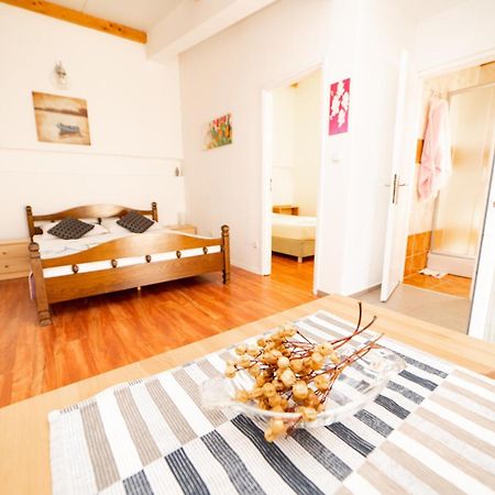 Guesthouse Lastavica Новалья Экстерьер фото
